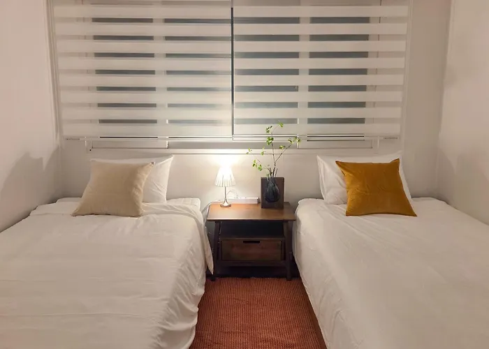 Apartment The Mediance, 1 Minute To Samgakji Area, 2 Rooms, 3 Beds, Myeongdong, Hongdae, Itaewon, Station, Maximum 4 People, Hybe, Airport Bus