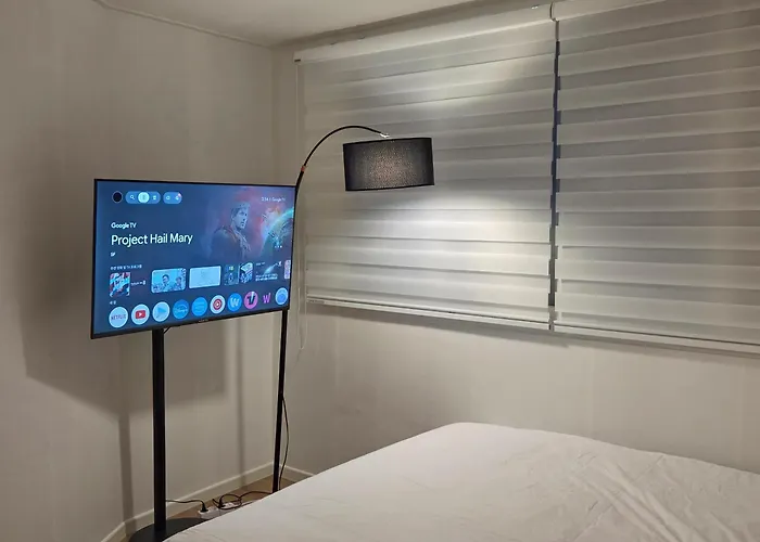 The Mediance, 1 Minute To Samgakji Area, 2 Rooms, 3 Beds, Myeongdong, Hongdae, Itaewon, Station, Maximum 4 People, Hybe, Airport Bus * Seoul