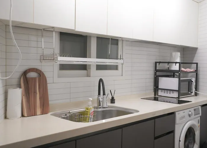 The Mediance, 1 Minute To Samgakji Area, 2 Rooms, 3 Beds, Myeongdong, Hongdae, Itaewon, Station, Maximum 4 People, Hybe, Airport Bus Apartment Seoul