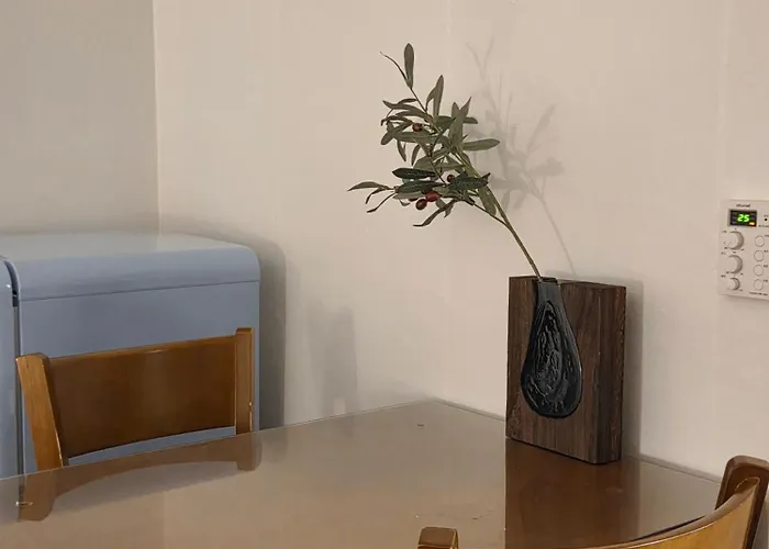 The Mediance, 1 Minute To Samgakji Area, 2 Rooms, 3 Beds, Myeongdong, Hongdae, Itaewon, Station, Maximum 4 People, Hybe, Airport Bus * Seoul