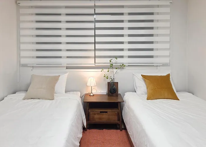 Apartment The Mediance, 1 Minute To Samgakji Area, 2 Rooms, 3 Beds, Myeongdong, Hongdae, Itaewon, Station, Maximum 4 People, Hybe, Airport Bus Seoul