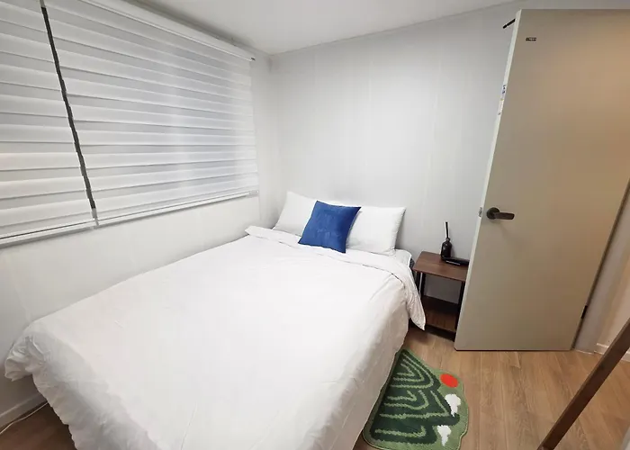 The Mediance, 1 Minute To Samgakji Area, 2 Rooms, 3 Beds, Myeongdong, Hongdae, Itaewon, Station, Maximum 4 People, Hybe, Airport Bus Apartment Seoul