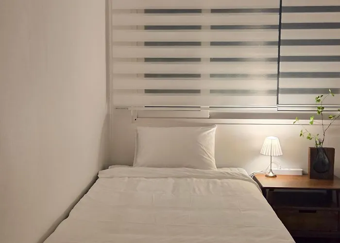 The Mediance, 1 Minute To Samgakji Area, 2 Rooms, 3 Beds, Myeongdong, Hongdae, Itaewon, Station, Maximum 4 People, Hybe, Airport Bus Seoul