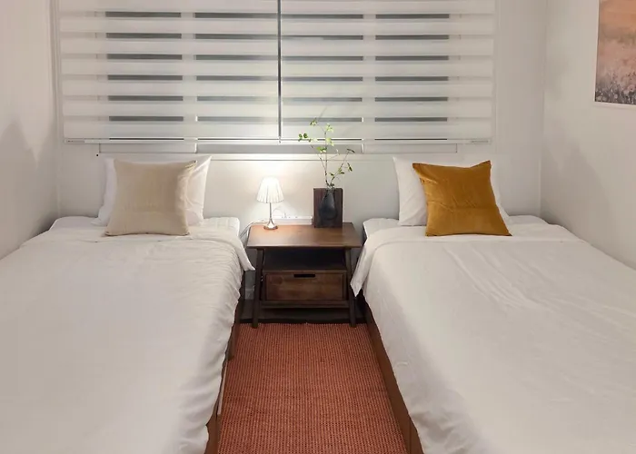 The Mediance, 1 Minute To Samgakji Area, 2 Rooms, 3 Beds, Myeongdong, Hongdae, Itaewon, Station, Maximum 4 People, Hybe, Airport Bus Apartment *
