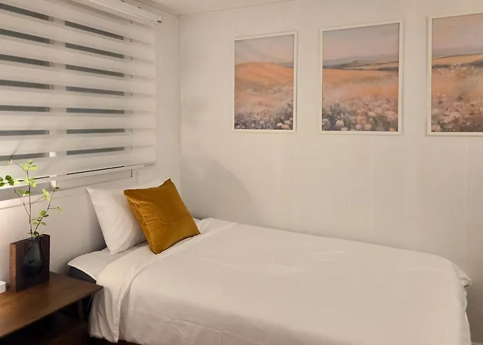 Apartment The Mediance, 1 Minute To Samgakji Area, 2 Rooms, 3 Beds, Myeongdong, Hongdae, Itaewon, Station, Maximum 4 People, Hybe, Airport Bus Seoul