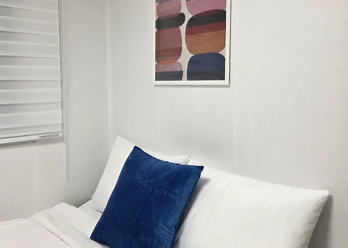 The Mediance, 1 Minute To Samgakji Area, 2 Rooms, 3 Beds, Myeongdong, Hongdae, Itaewon, Station, Maximum 4 People, Hybe, Airport Bus * Seoul