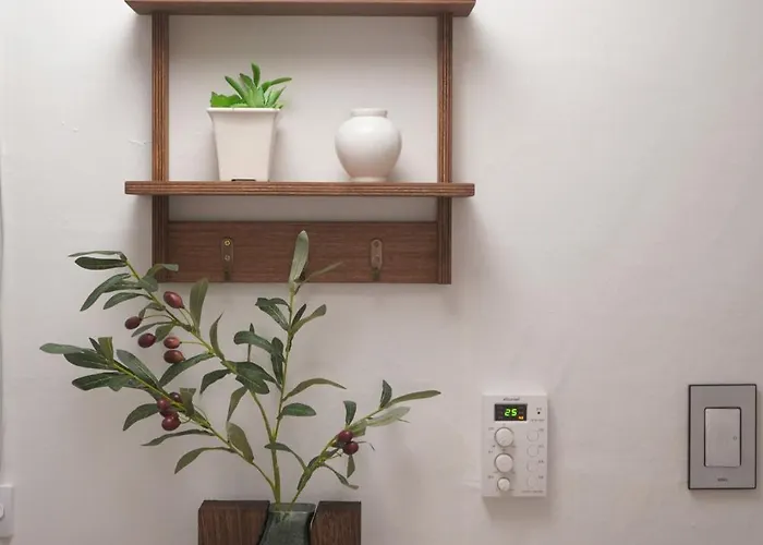 The Mediance, 1 Minute To Samgakji Area, 2 Rooms, 3 Beds, Myeongdong, Hongdae, Itaewon, Station, Maximum 4 People, Hybe, Airport Bus *