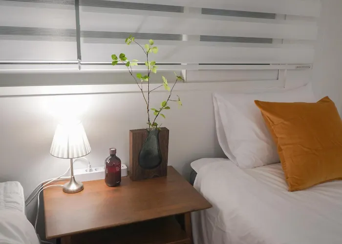 The Mediance, 1 Minute To Samgakji Area, 2 Rooms, 3 Beds, Myeongdong, Hongdae, Itaewon, Station, Maximum 4 People, Hybe, Airport Bus * Seoul