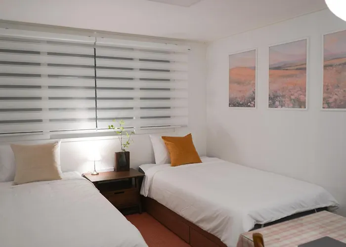 The Mediance, 1 Minute To Samgakji Area, 2 Rooms, 3 Beds, Myeongdong, Hongdae, Itaewon, Station, Maximum 4 People, Hybe, Airport Bus Apartment Seoul