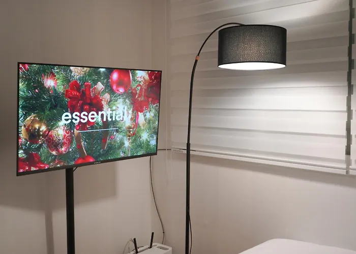 The Mediance, 1 Minute To Samgakji Area, 2 Rooms, 3 Beds, Myeongdong, Hongdae, Itaewon, Station, Maximum 4 People, Hybe, Airport Bus * Seoul